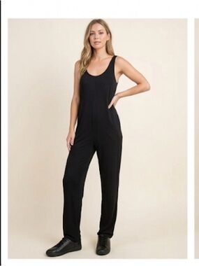 Black Sleeveless Jumpsuit with Pockets size large no name tag NWOT